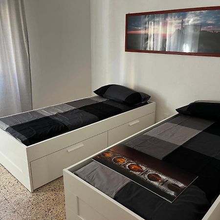 Casa Vacanze Dalla Lory Rimini Bagian luar foto
